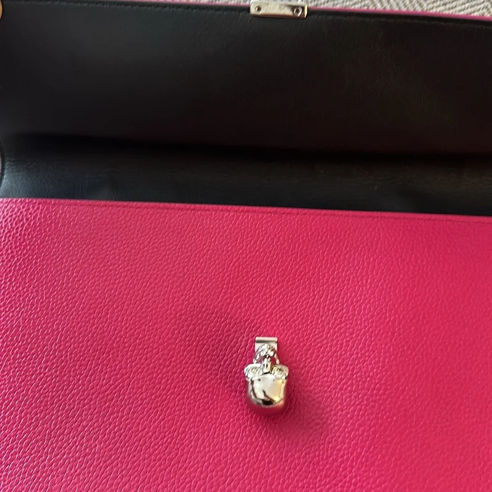 Authentic Alexander McQueenSkull leather clutch
Hot pink Leather - Picture 4 of 6